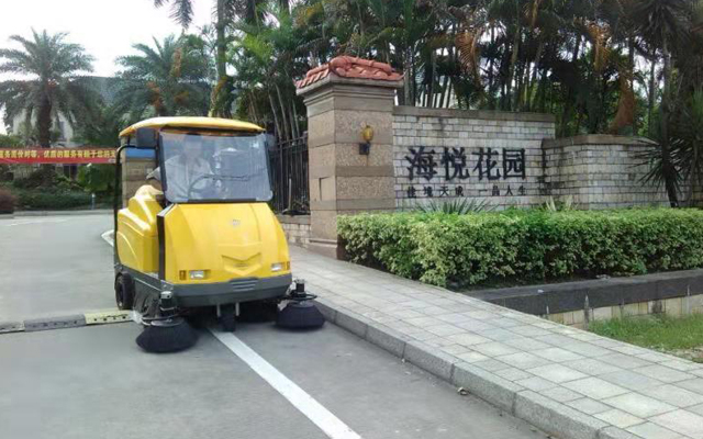 上海专业电瓶式全封闭扫地机代理