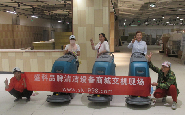 南京生产驾驶型中型洗地机批发